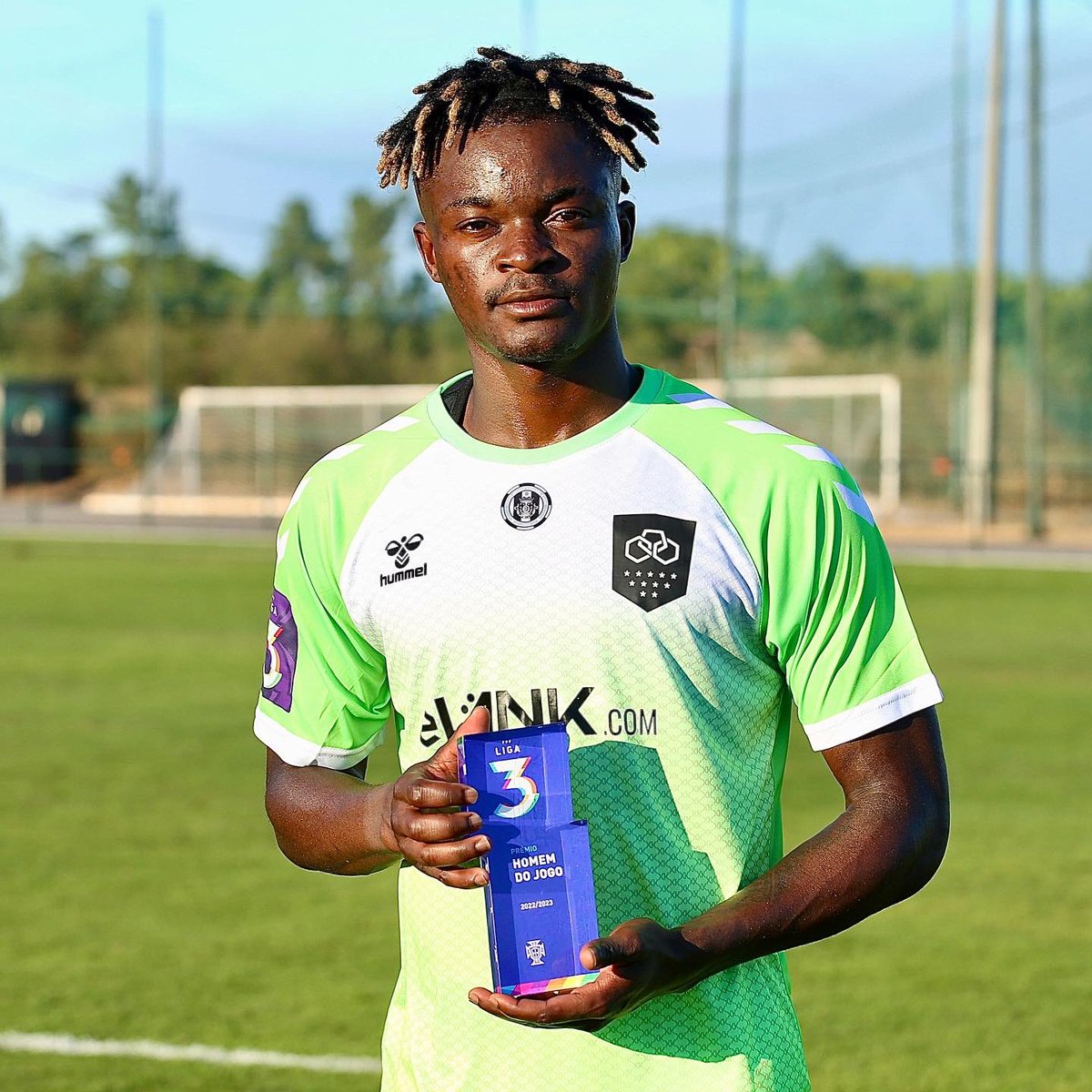 Papi26628853's tweet photo. Mon premier trophée l’homme du match https://t.co/28ayJthhez