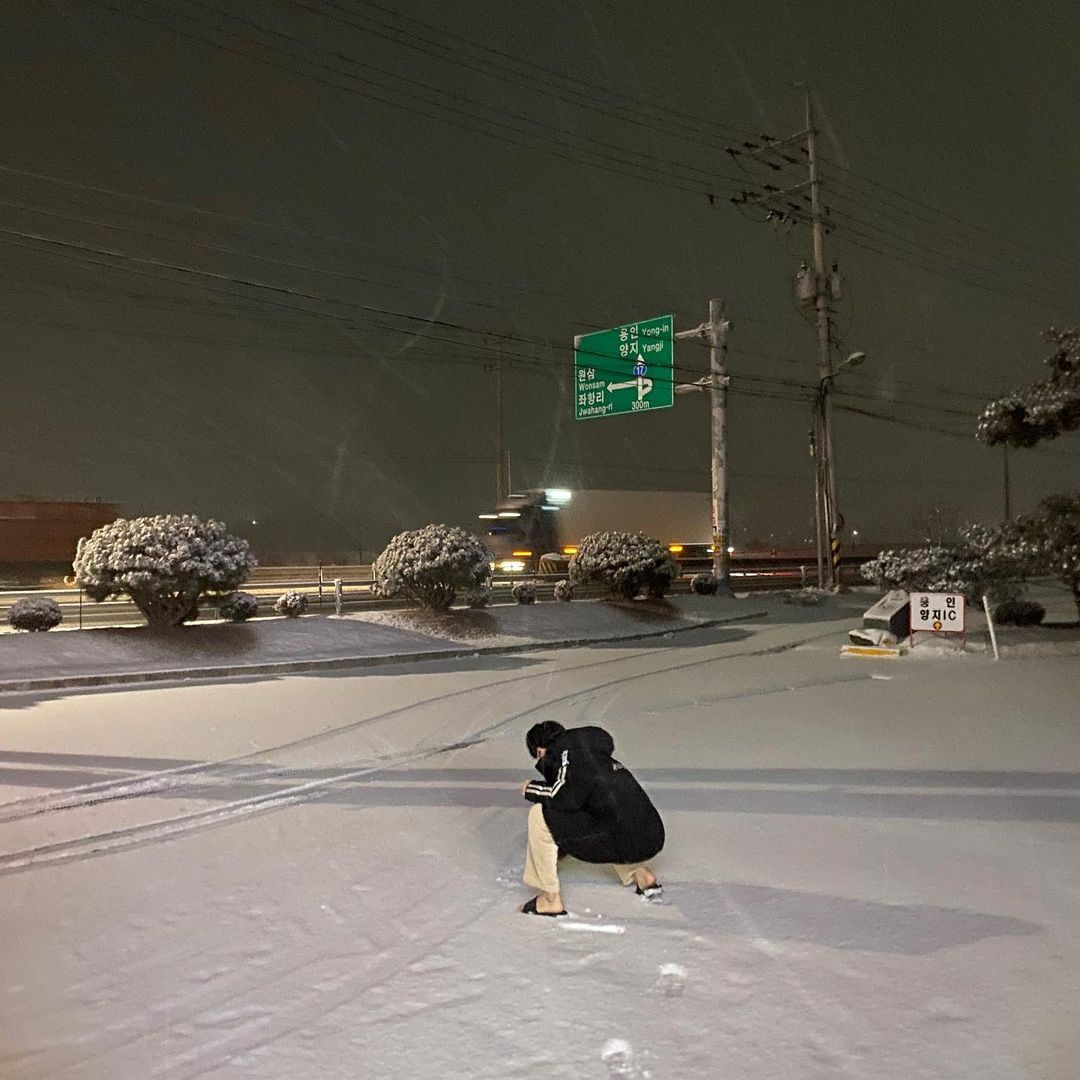 blueskypallette's tweet photo. Youth of May, March 2021
Beyond Evil first episode
Cannot go home because of the snow, Jan 2021 https://t.co/2BaxgOIQf6