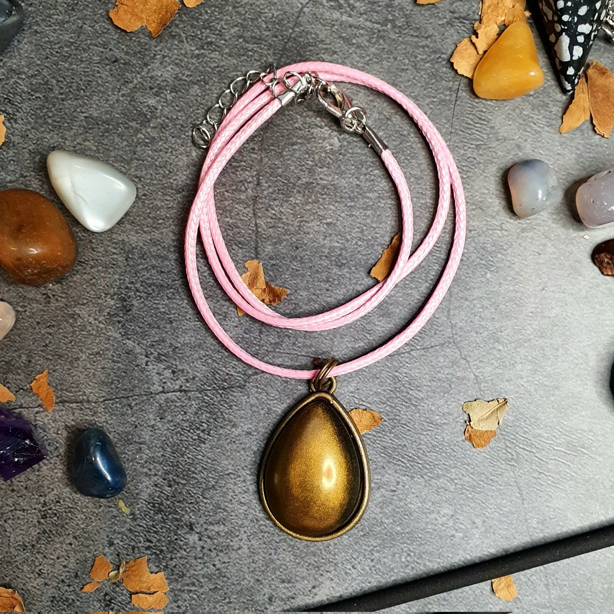 PumpkinHillshop's tweet photo. Good evening #WomanInBizHour! It's been a busy day taking new product photos which should be up sometime tomorrow 🎃💕✨️
https://t.co/lqClUEl1GN https://t.co/kGlMb397Lv