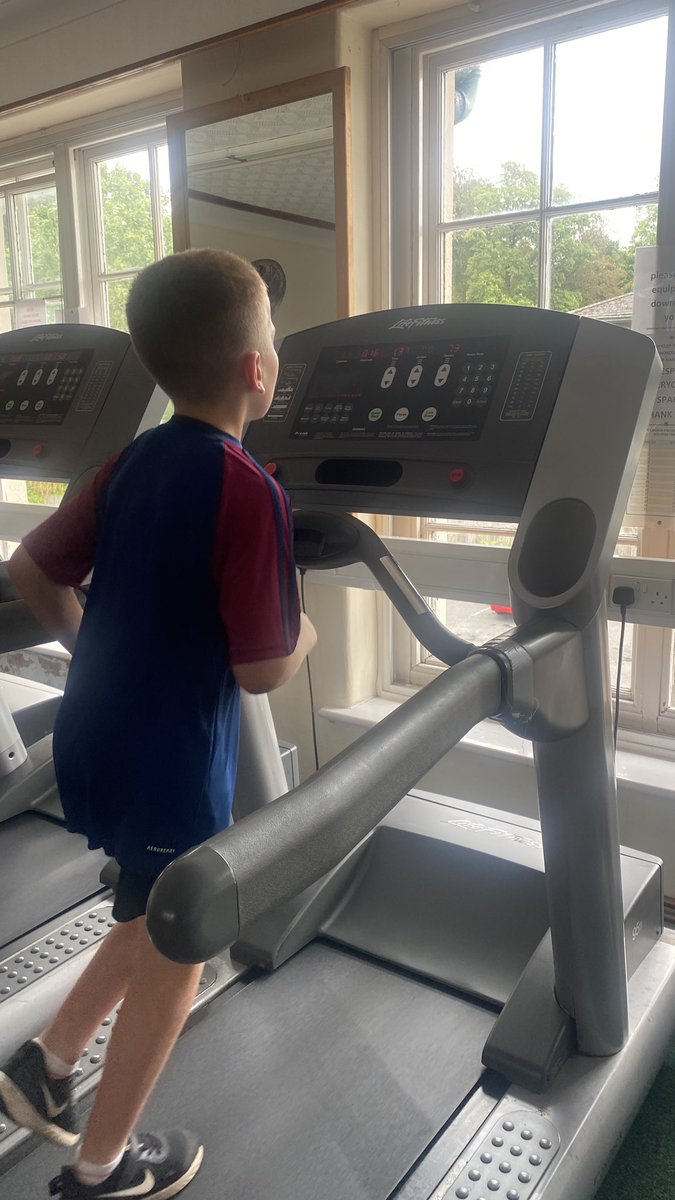 OTheyoungwall's tweet photo. Awesome #Gym session today.
Glad to be back in #wales with #friends and #family 

#NoPainNoGain #letsgo 

#fitness #FitnessMotivation #fitnessday #FitnessAddict #football #Training #workout #football #amazfit #gymrat https://t.co/sj3eHiHM8t