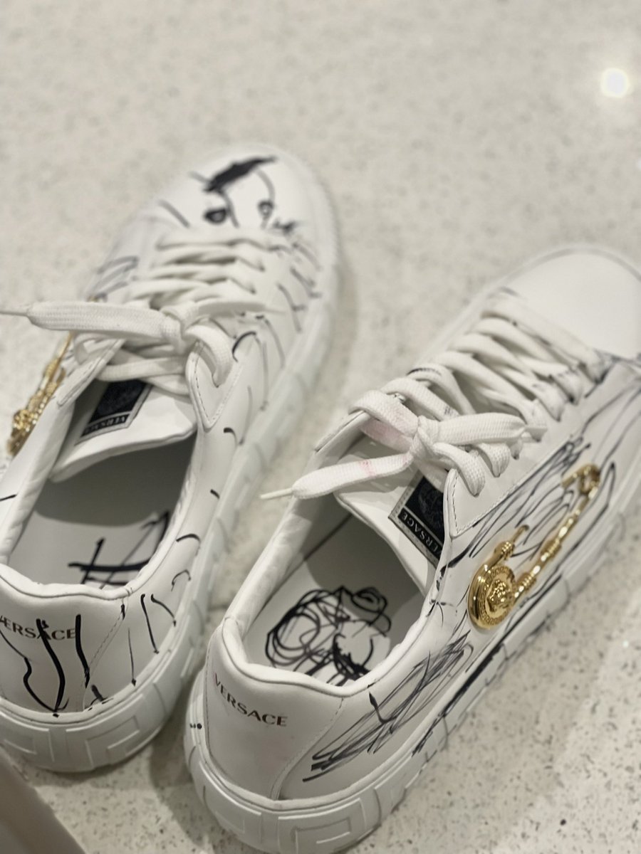 ipsabella's tweet photo. This boy wrote on daddy’s shoes with a permanent marker. 😭😭😭 https://t.co/SyzVpPhuKd