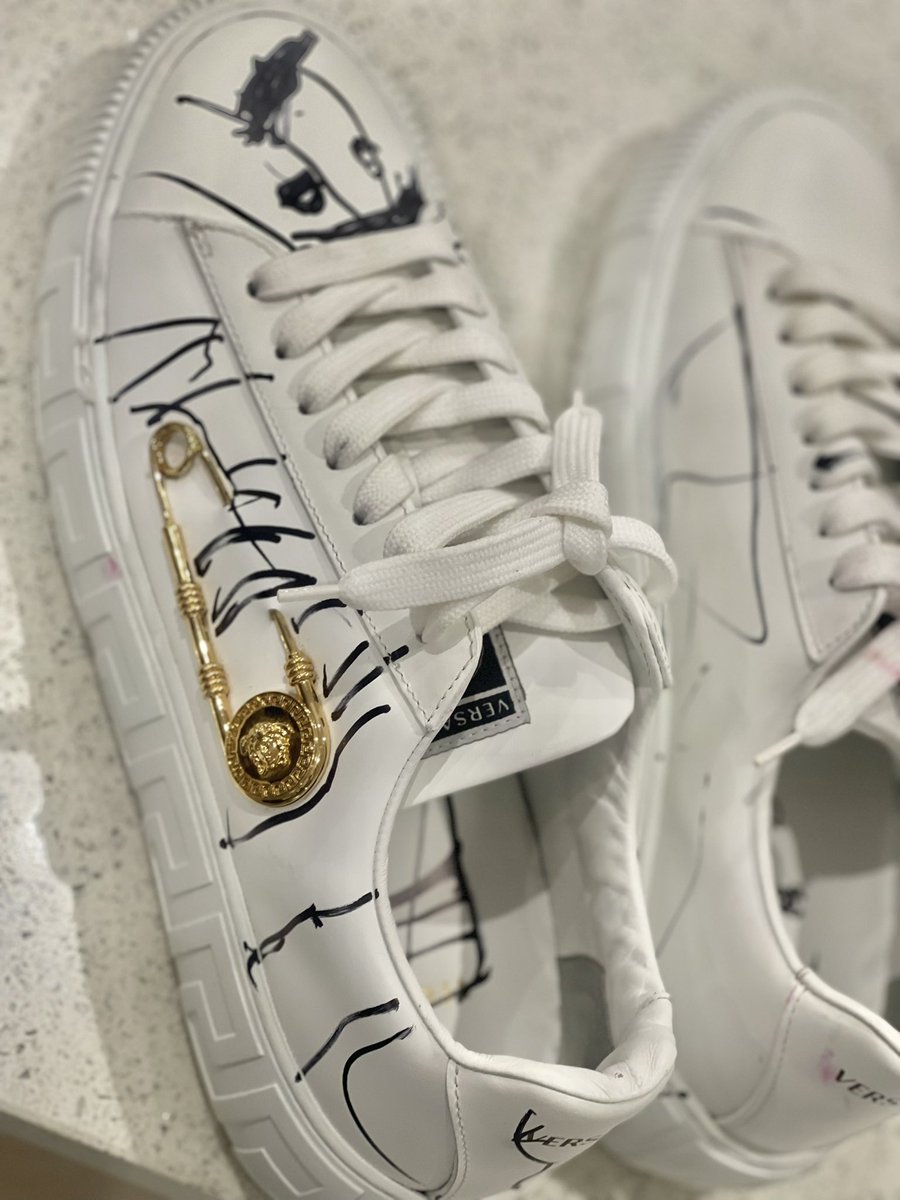 ipsabella's tweet photo. This boy wrote on daddy’s shoes with a permanent marker. 😭😭😭 https://t.co/SyzVpPhuKd