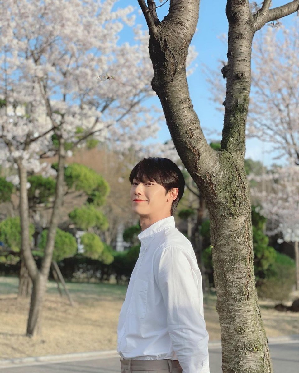 blueskypallette's tweet photo. Spring 2021, ldh_sky posts https://t.co/b1AkGgnJG3