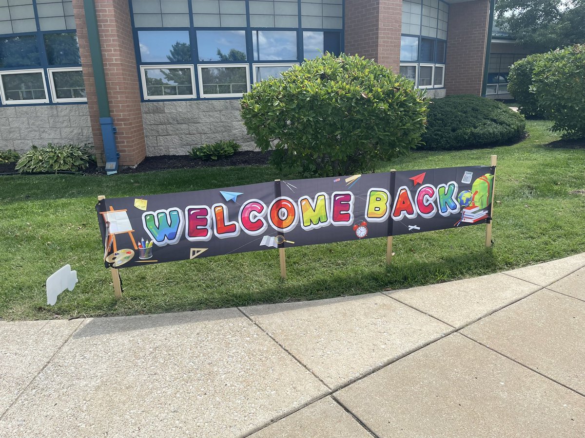 drsefrit's tweet photo. GREAT times at Harris! #scsdGREAT @HarrisHawksNews https://t.co/QTbZyXj4vm