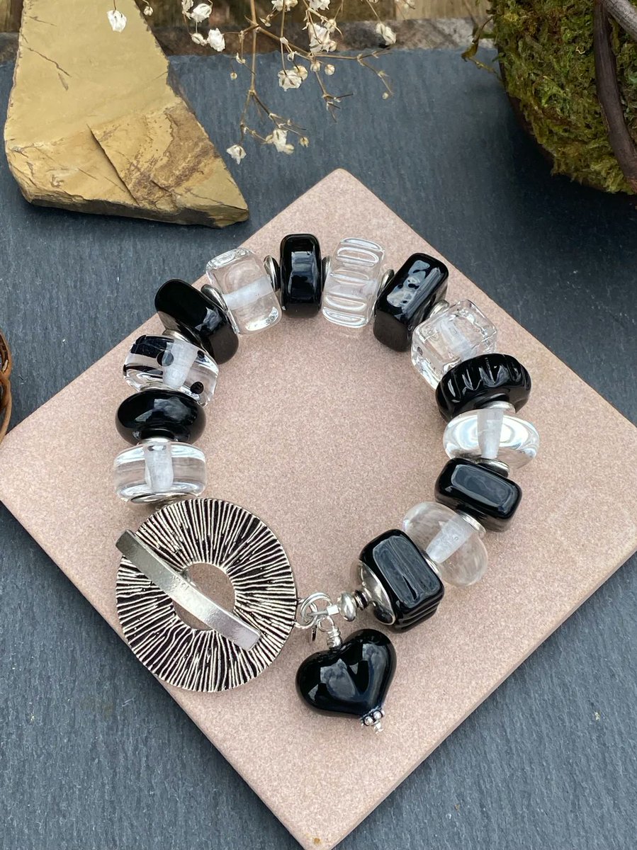 StudioBBdesigns's tweet image. Looking for something bold? This handmade lampwork glass disk bracelet is finished with sterling silver and a black heart pendant! 

Perfect with any outfit!

Shop Now: studiobbdesigns.com/products/glass…

#stackoftheday #armparty #armstack #bracelets #meaningfuljewlery #stackedbracelets