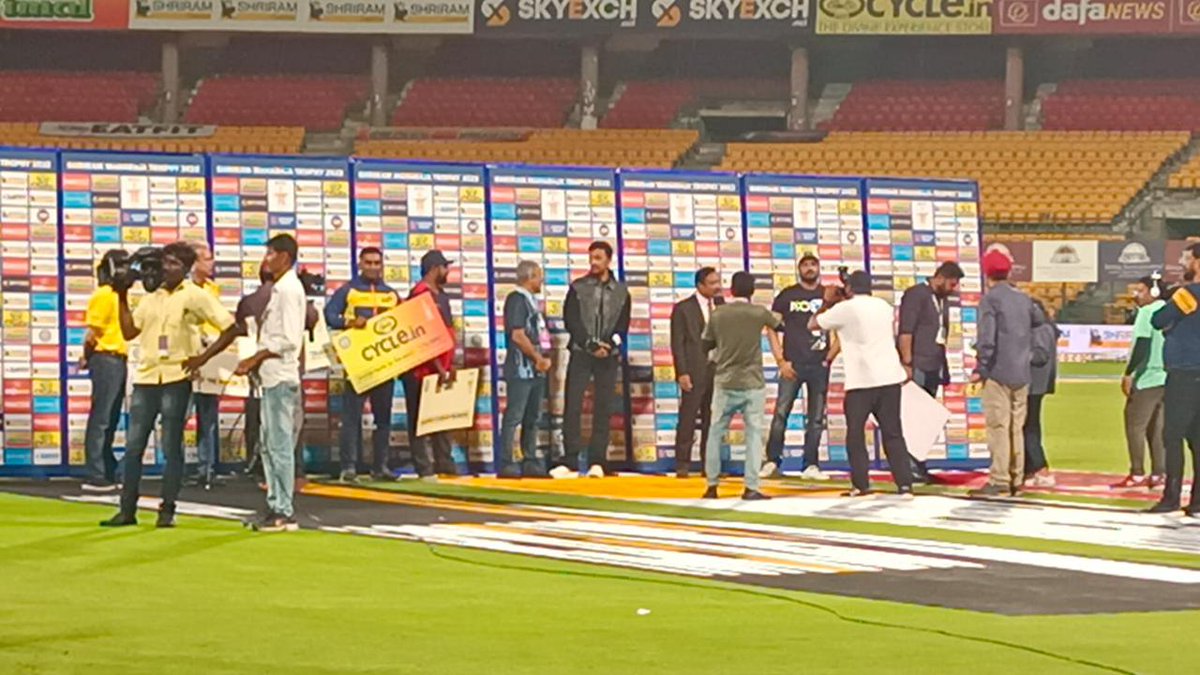 KSFA_Raichur's tweet photo. EXCLUSIVE 📸 
From KSCA GROUND BANGLORE 
       " chinnaswamy stadium "
@KicchaSudeep 👑❤️

#KingKicchaCDPOnAug27
#KingKicchaBdayCDP https://t.co/bCPr33zi52