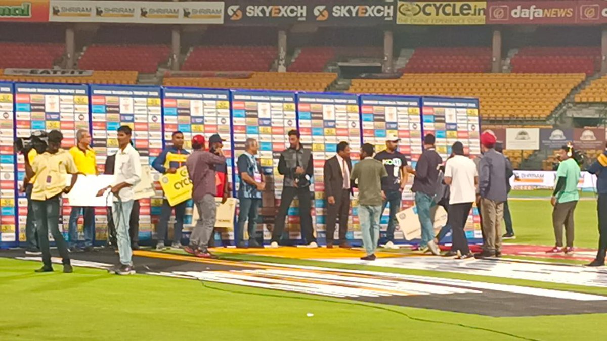 KSFA_Raichur's tweet photo. EXCLUSIVE 📸 
From KSCA GROUND BANGLORE 
       " chinnaswamy stadium "
@KicchaSudeep 👑❤️

#KingKicchaCDPOnAug27
#KingKicchaBdayCDP https://t.co/bCPr33zi52
