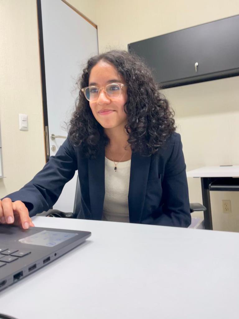 lcgejunam's tweet photo. Congratulations to @soph_orozco, our first student who has officially graduated with well-deserved honors from the Genomic Sciences bachelor program at Enes Juriquilla, UNAM.❤️🎉🎉 https://t.co/etOY4Ho9vb