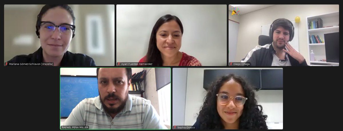 lcgejunam's tweet photo. Congratulations to @soph_orozco, our first student who has officially graduated with well-deserved honors from the Genomic Sciences bachelor program at Enes Juriquilla, UNAM.❤️🎉🎉 https://t.co/etOY4Ho9vb