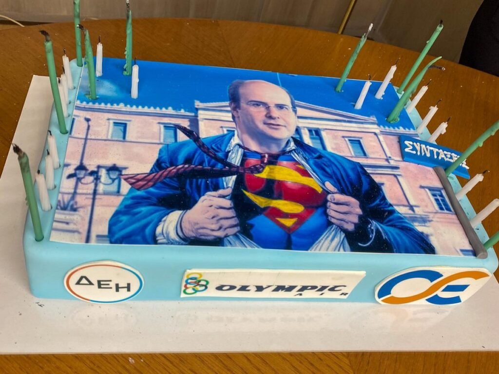 dkutsumba's tweet photo. Το 49% του ΔΕΔΗΕ πουλήθηκε για 1,3 δισ σε αυστραλιανό fund.
Η ΔΕΗ σήμερα στο χρηματιστήριο έχει κεφαλαιοποίηση 2,2 δισ.
Η κυβέρνηση έχει δώσει μέχρι 9/2022 7,9 δισ για επιδότηση λογαριασμών στους ιδιώτες παρόχους και παραγωγούς ρεύματος. 
Απλά μαθηματικά μιας ληστείας
#ρεύμα https://t.co/wDgeyw1sxE
