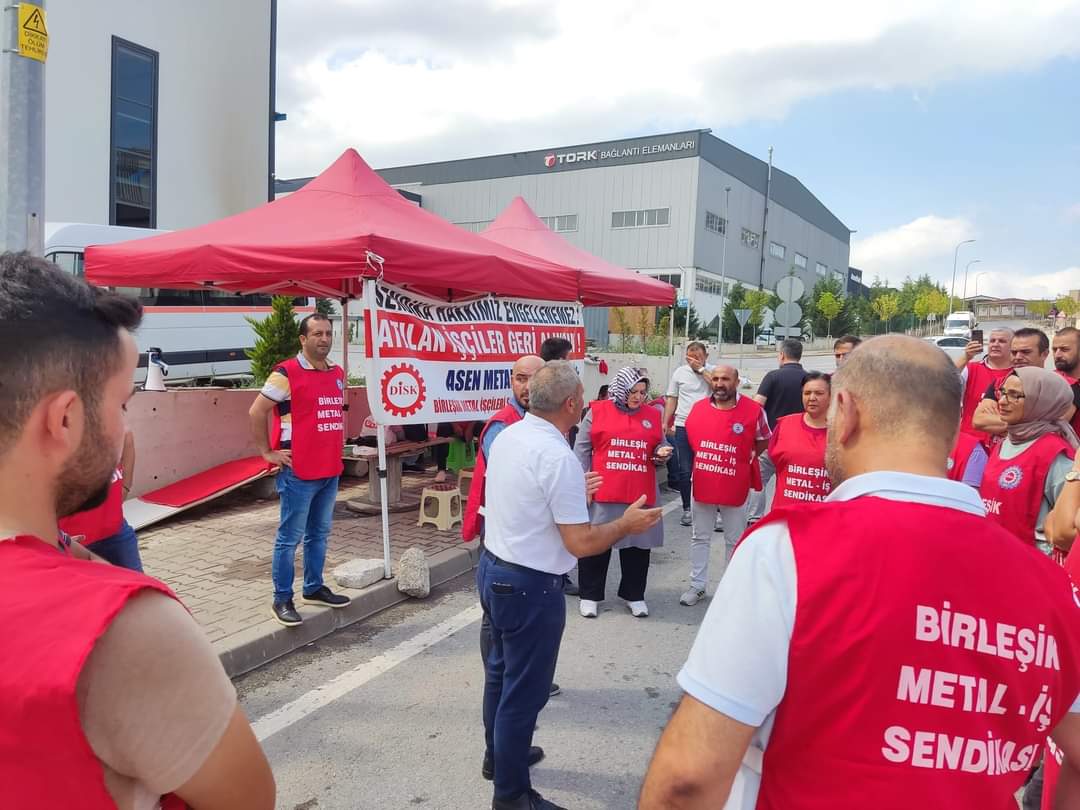 BirlesikMetal's tweet photo. Gebze Şube Temsilciler Kurulu sonrasında Temsilcilerimiz #AsenMetal
Direniş alanına dayanışma ziyaretinde bulundular...
Asen Metal işçileri Yalnız Değildir...
#YaşasınSınıfDayanışması
#Direne #Direne #Kazanacağız. https://t.co/HWw3Qw4Cqx
