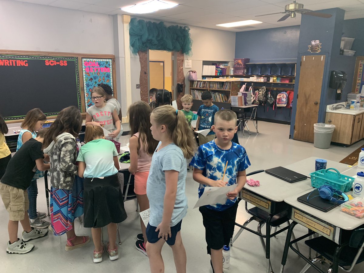 MrsPlaskett's tweet photo. Finding what we have in common with our classmates. Seeing some surprises! #youOTTtobehere #ISD3rd @ISDSchools @OttBearCubs https://t.co/tKRaHGY4i5