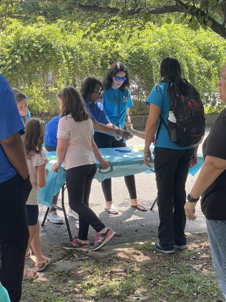 Enjoying our Community Event with  <a href="/RHLeeESAACPS/">RHLeeESAACPS</a> at Third Avenue Park! #aacpsAwesome