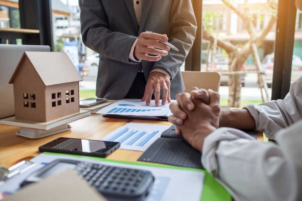 CityscapeLoans's tweet photo. How To Get The Best #RealEstateFinancing
#Realestate investing is a great way to build #wealth, but it takes #money to make money. However, that's only possible if you get the best investment #propertyfinancing. Read the complete blog here - https://t.co/kMlVQUHXTT https://t.co/xtSoFS0lWV