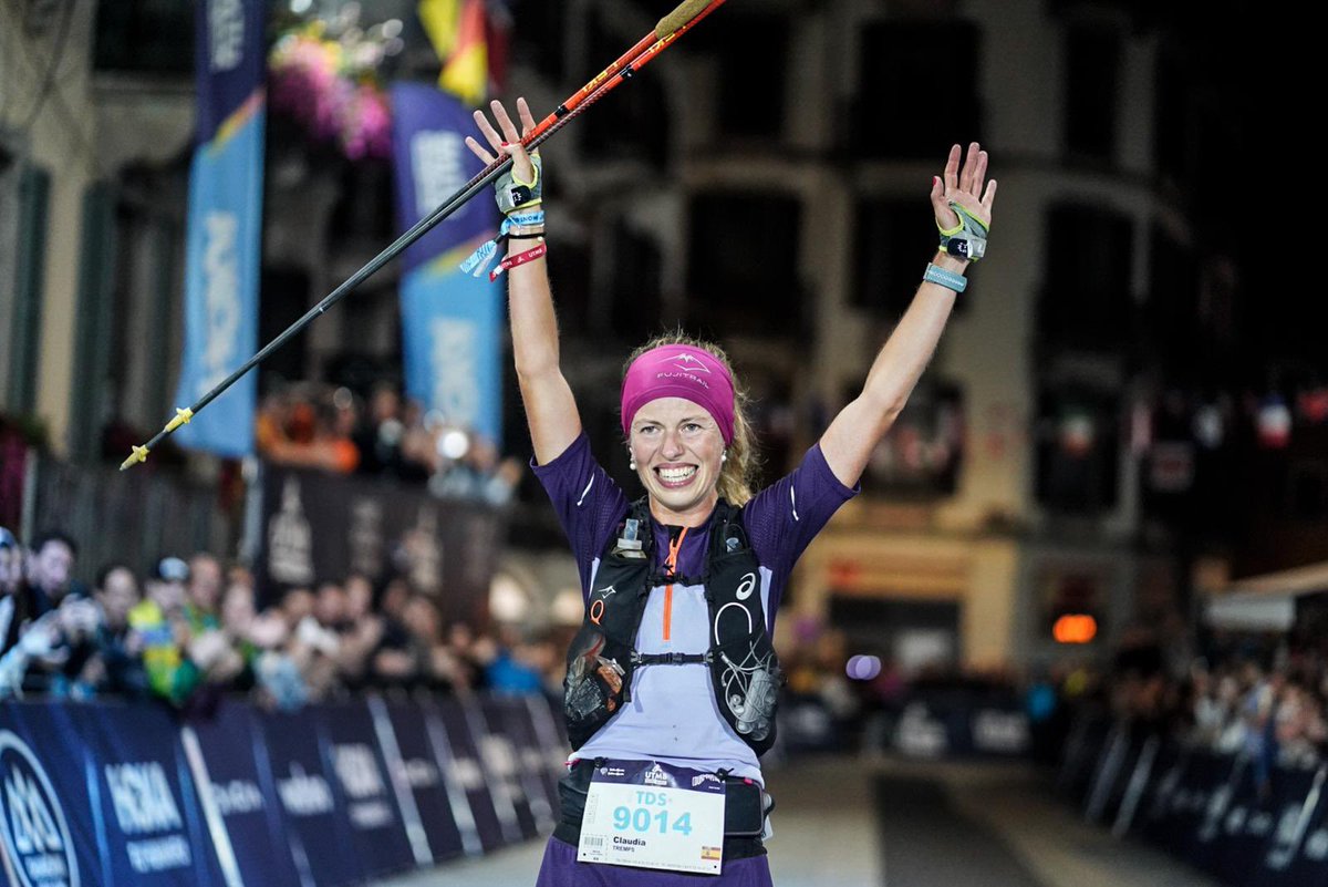 Y después de 6 meses duros tras lesionarse en @TransGC y @MIUTrail la corredora de @ASICSspain @ClaudiaTremps consigue una segunda plaza en #TDS con 22:58:38 ¡Enhorabuena! 👏🏼👏🏼 📷 ©️ @RevistaTrailRun by @josemmi26