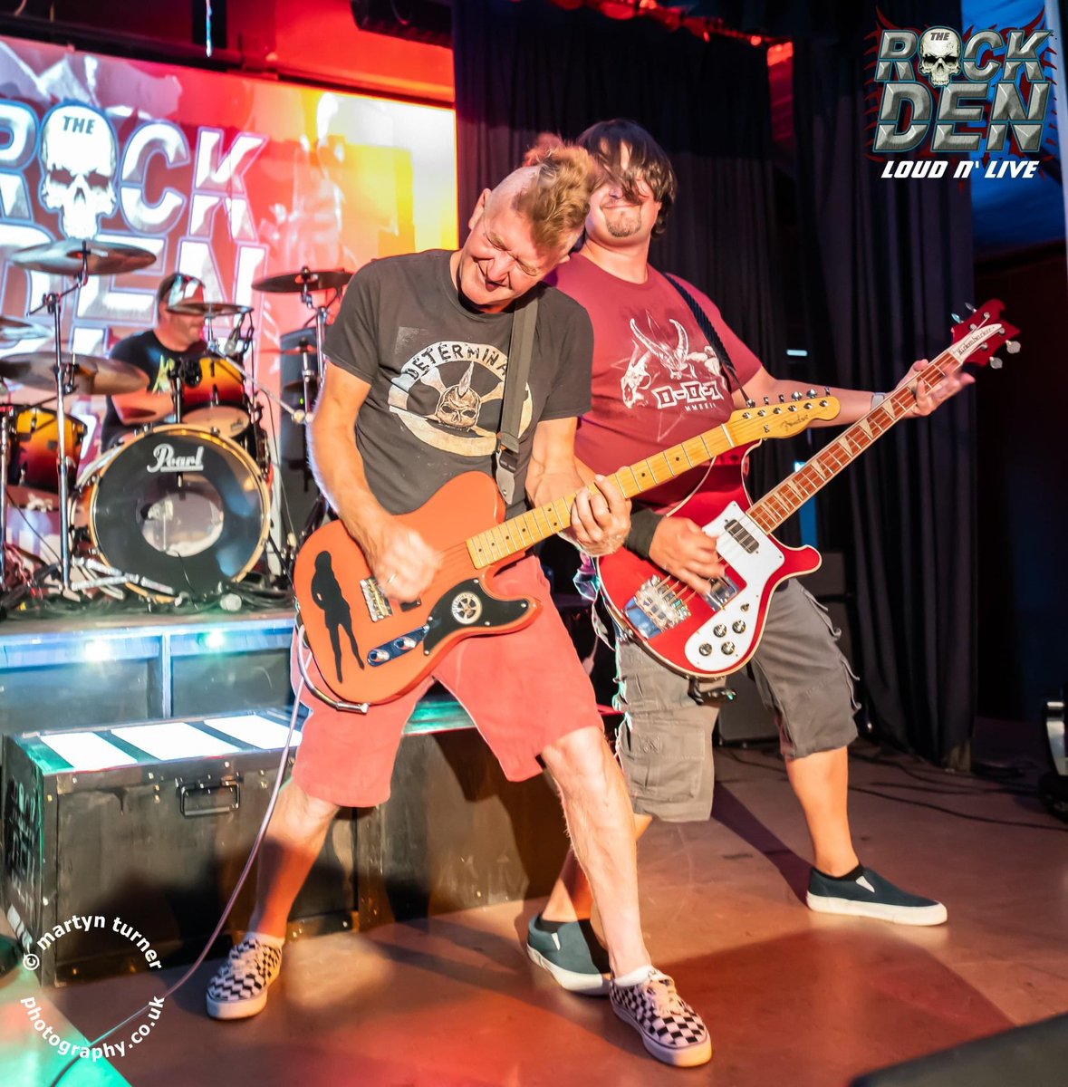 Determinated tweet media