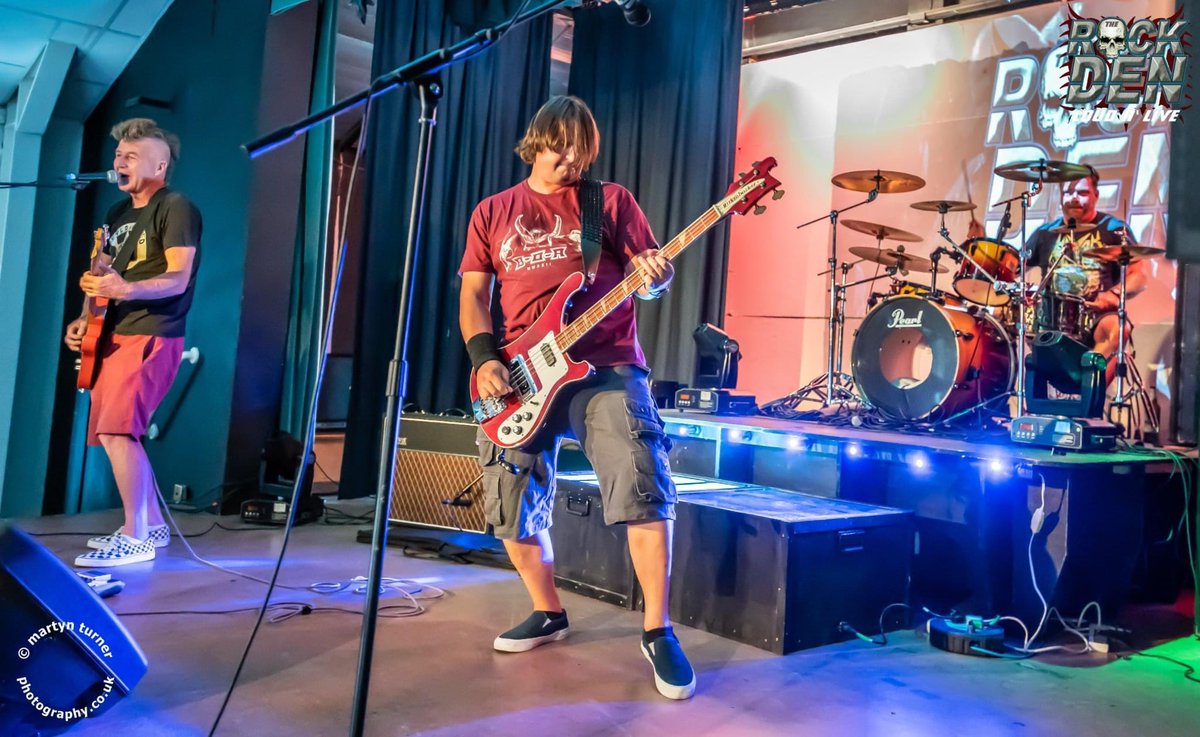 Determinated tweet media