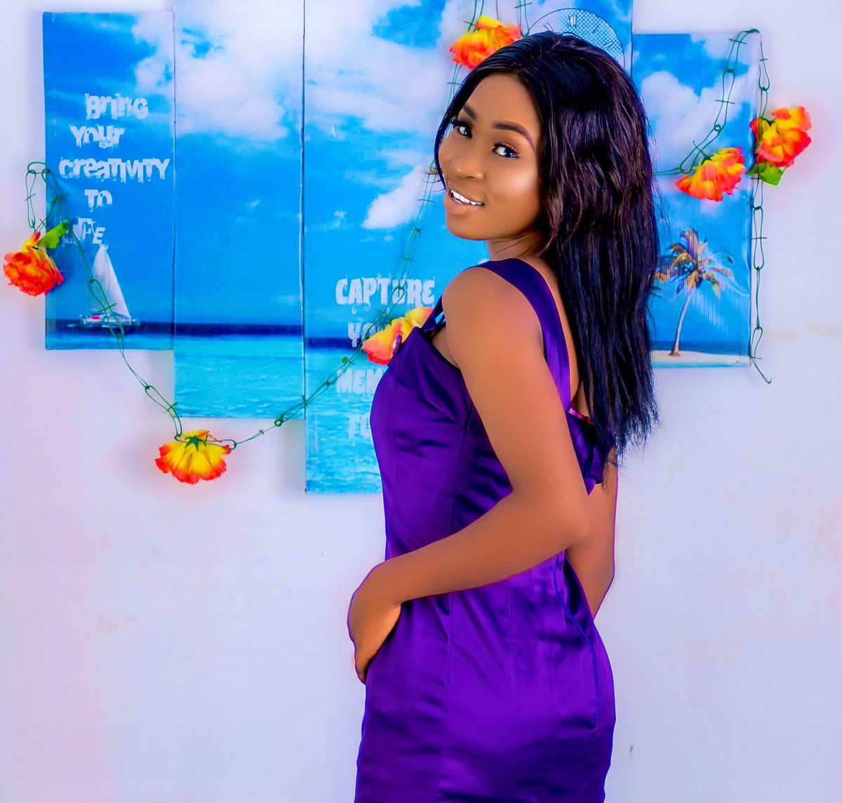 funke_luv's tweet photo. This year is my year. The year when all my dreams come true. The year where I choose me over others!❤️🥰 https://t.co/J2hbC0pl5d