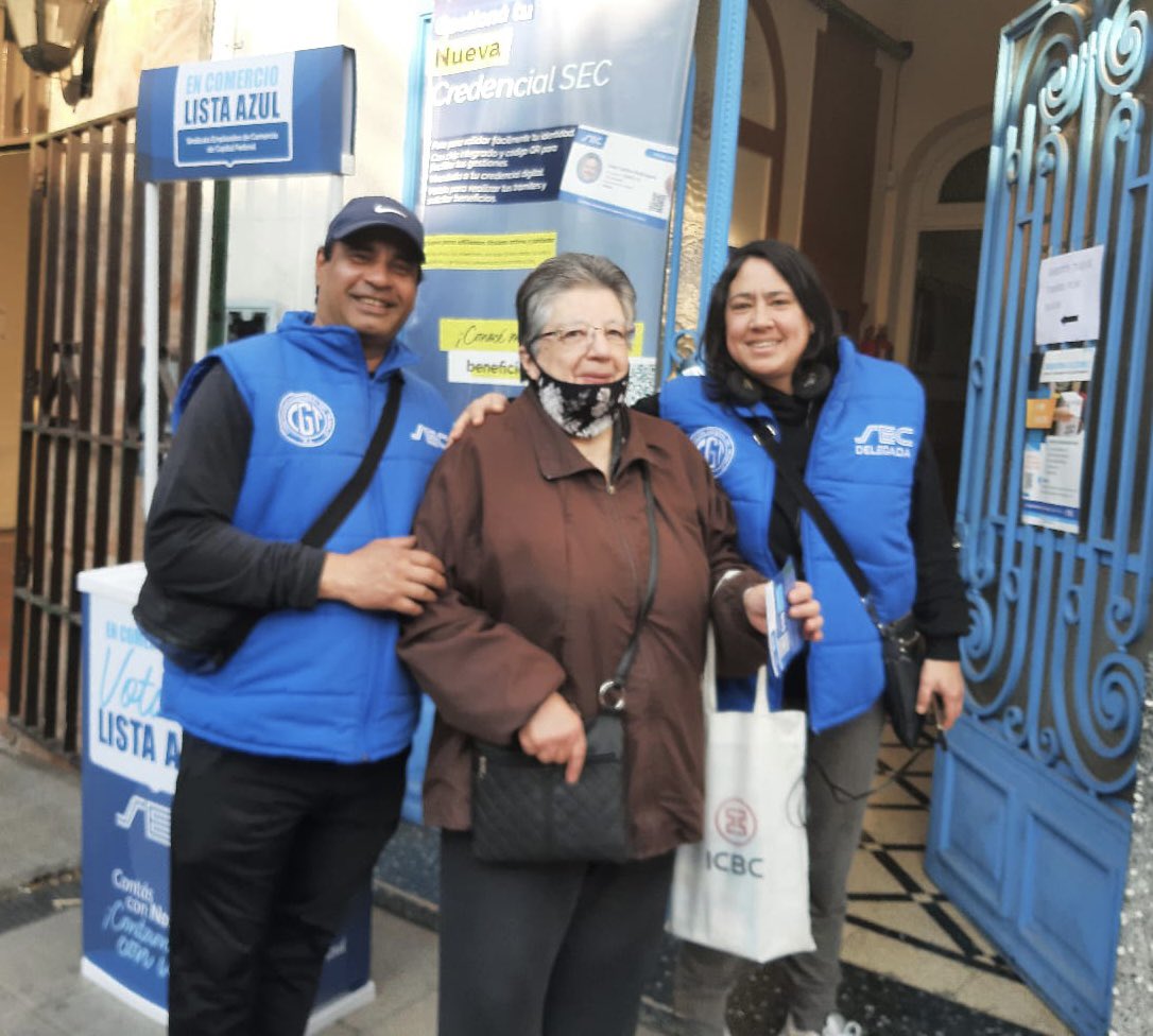 StreamComercio's tweet photo. Gran jornada de militancia en varios puntos de la ciudad,charlando con los compañeros y las compañeras ese es el camino,escuchar al afiliado siempre 

Este 15/9 vota 🗳 @ListaAzulSEC 
Vota a la lista que garantiza derechos y beneficios 💙

@CarlosPerezSEC @sabriparedessec https://t.co/9QjbBBwFHD
