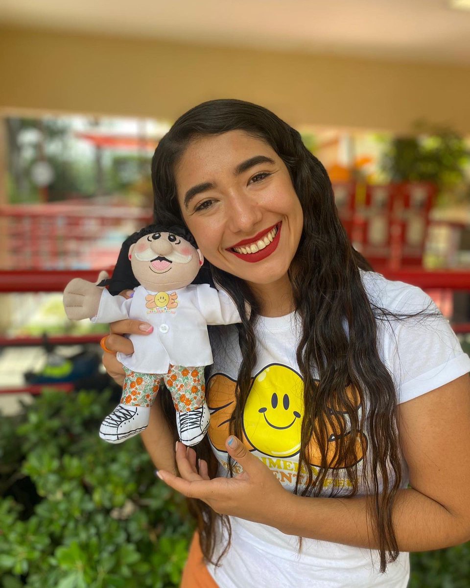 Zoermr_'s tweet photo. ¡Hoy en la Voca me regalaron un Simi! Jajajaja 🫶 de verdad muchísimas gracias por todo el apoyo. Ya hasta le llamaron Zoemi 👩‍⚕️ https://t.co/GRtf1UIkDr