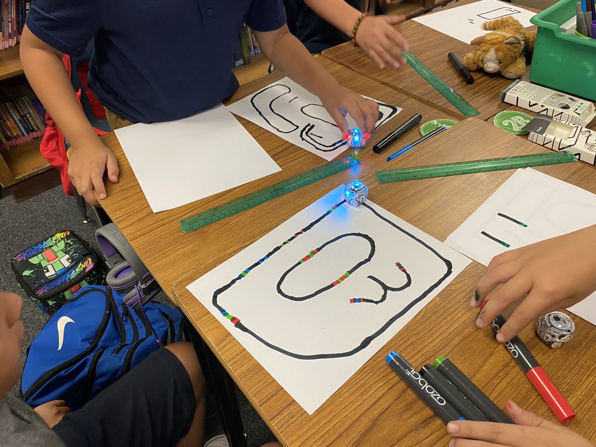 PocaterraErika's tweet image. Kids are learning about coding the ozobots using color codes during our #CodingAndRoboticsClub @HaysSTEAMshines.