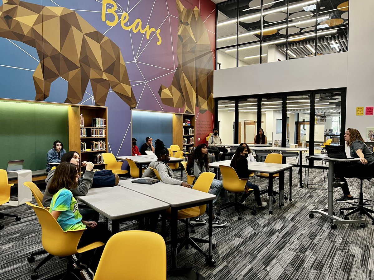 MrsPate8's tweet photo. Our first library day was a success. Thank you @inverarityt1 ! #tmsgolden #TMScode https://t.co/Zzrf2YMACS