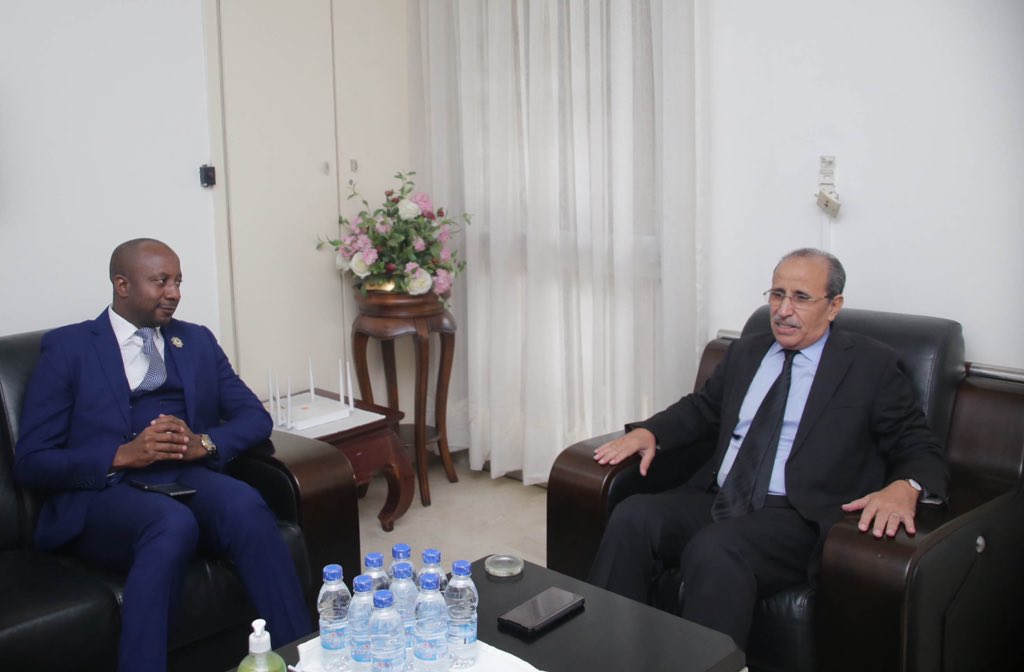 Mohamed37273342's tweet photo. conformément aux instructions du PAN, SE M. Bictogo Adama, j'ai eu l'insigne honneur d'avoir été reçu en audience ce 23/8/22 en ma qualité de Pr du Groupe Parlementaire d'Amitié CI 🇨🇮-Mauritanie 🇲🇷 par l'Ambassadeur de la Mauritanie en CI, SE M. Mohamed Abdellahi Khattra. https://t.co/VJUfXXFyNH