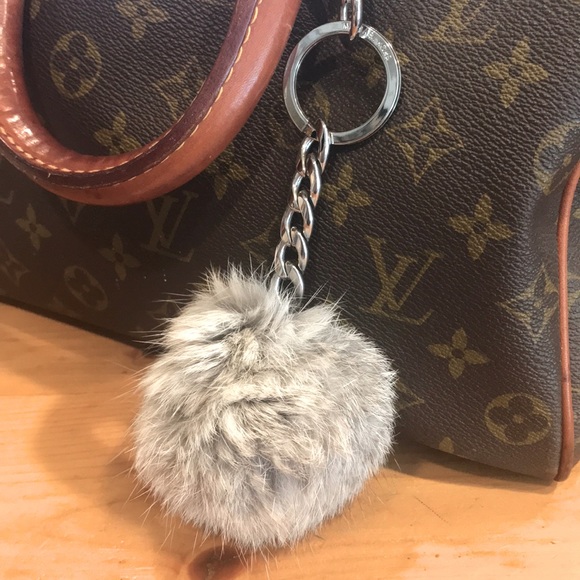 Madeleine_huntz's tweet photo. So good I had to share! Check out all the items I'm loving on @Poshmarkapp from @mostlymink @riathanhnghi #poshmark #fashion #style #shopmycloset #generationlove #michaelkors #orvis: https://t.co/uKtsR8UNSa https://t.co/ih6EKu2gQc