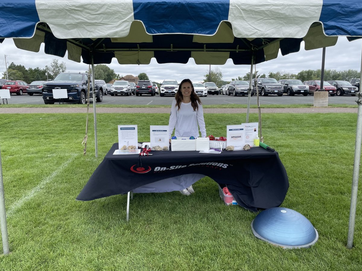 OnSitePT's tweet photo. Our own Jenny Blade cultivating relationships at the tent during her client's company party! Another great way our team interacts with our client's employees!
#OSSPT #safetyfirst #injuryprevention #onsitecare # #informationispower #achesandpainssprainsandstrains https://t.co/vvSIv794pt