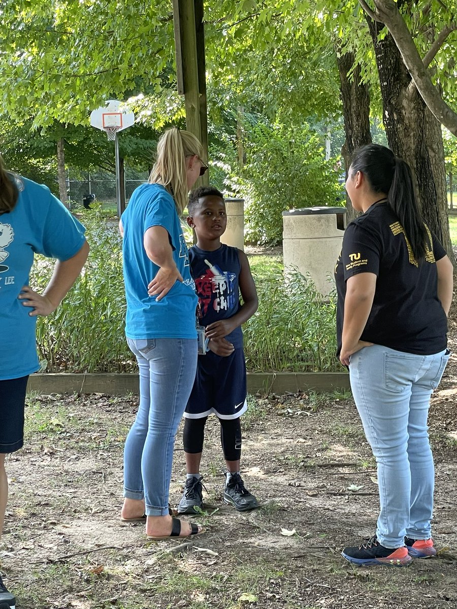 Enjoying our Community Event with  <a href="/RHLeeESAACPS/">RHLeeESAACPS</a> at Third Avenue Park! #aacpsAwesome