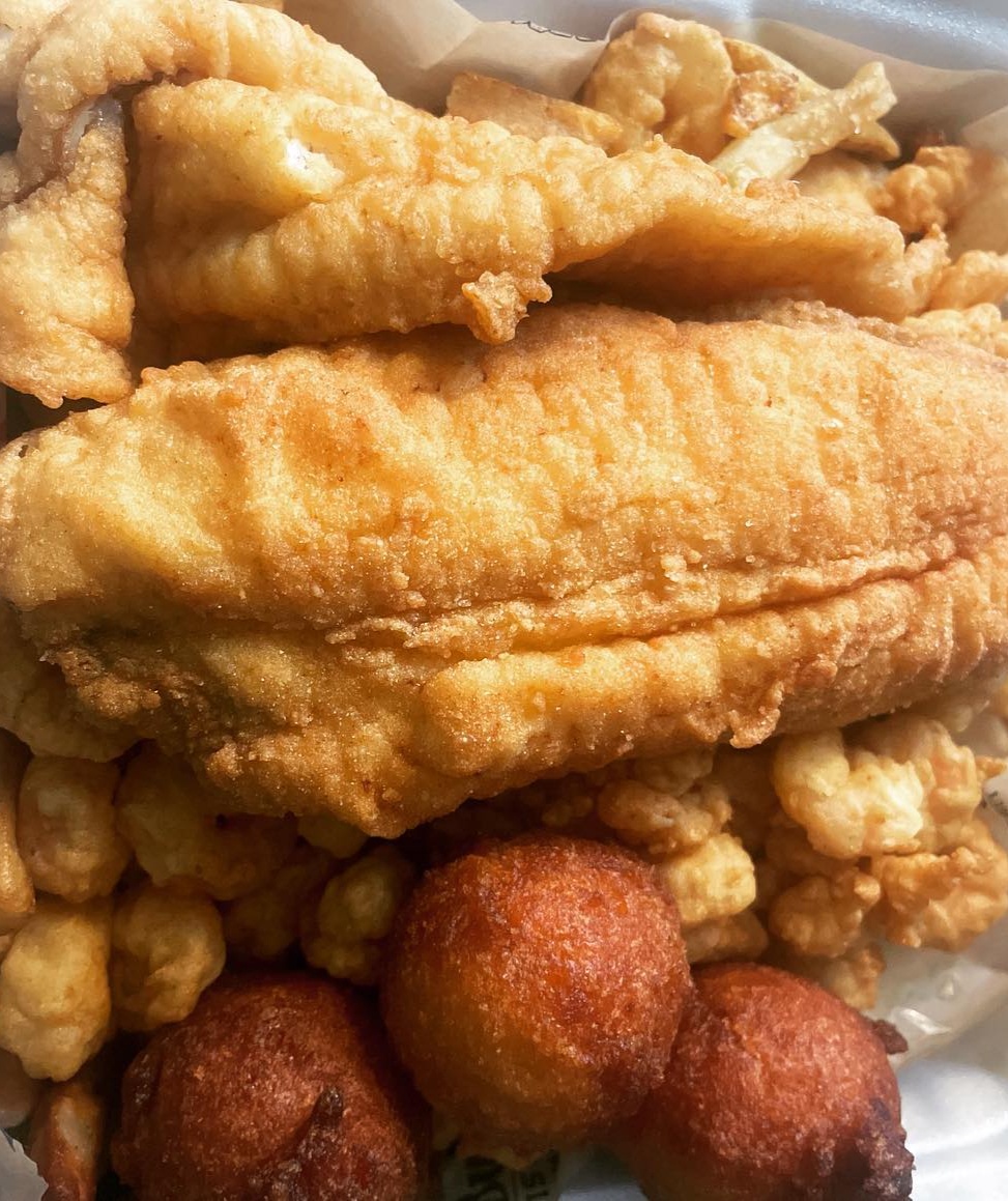Bubbasfishshack's tweet photo. Can't go wrong with catfish! 

#catfishmonth https://t.co/YiyFGoZOHu