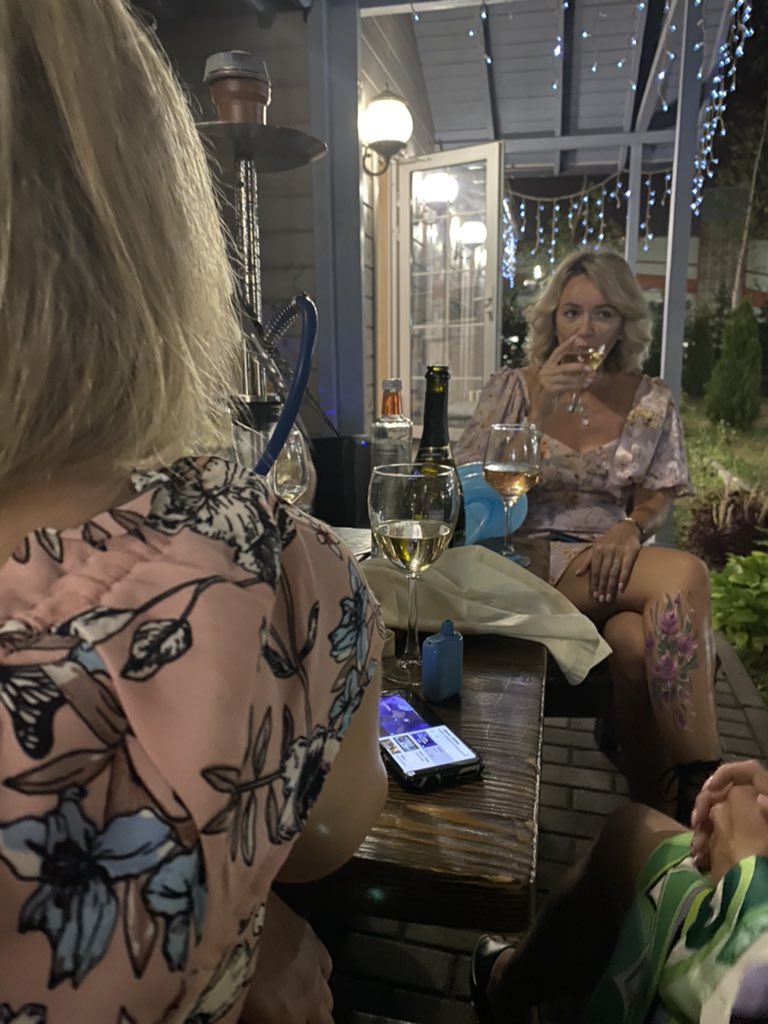 theturtlelaw's tweet photo. 23:10
Сижу с мамой и каким-то женщинами за кальяном, хз кто они ,но так круто тут https://t.co/IaCkpCLNeV