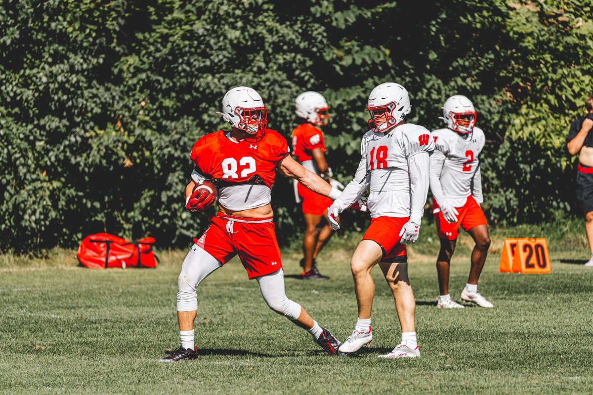 BadgerFootball's tweet photo. TIGHT 📢 END 📢 TUESDAY BABY 📢 https://t.co/98v84c7EYf