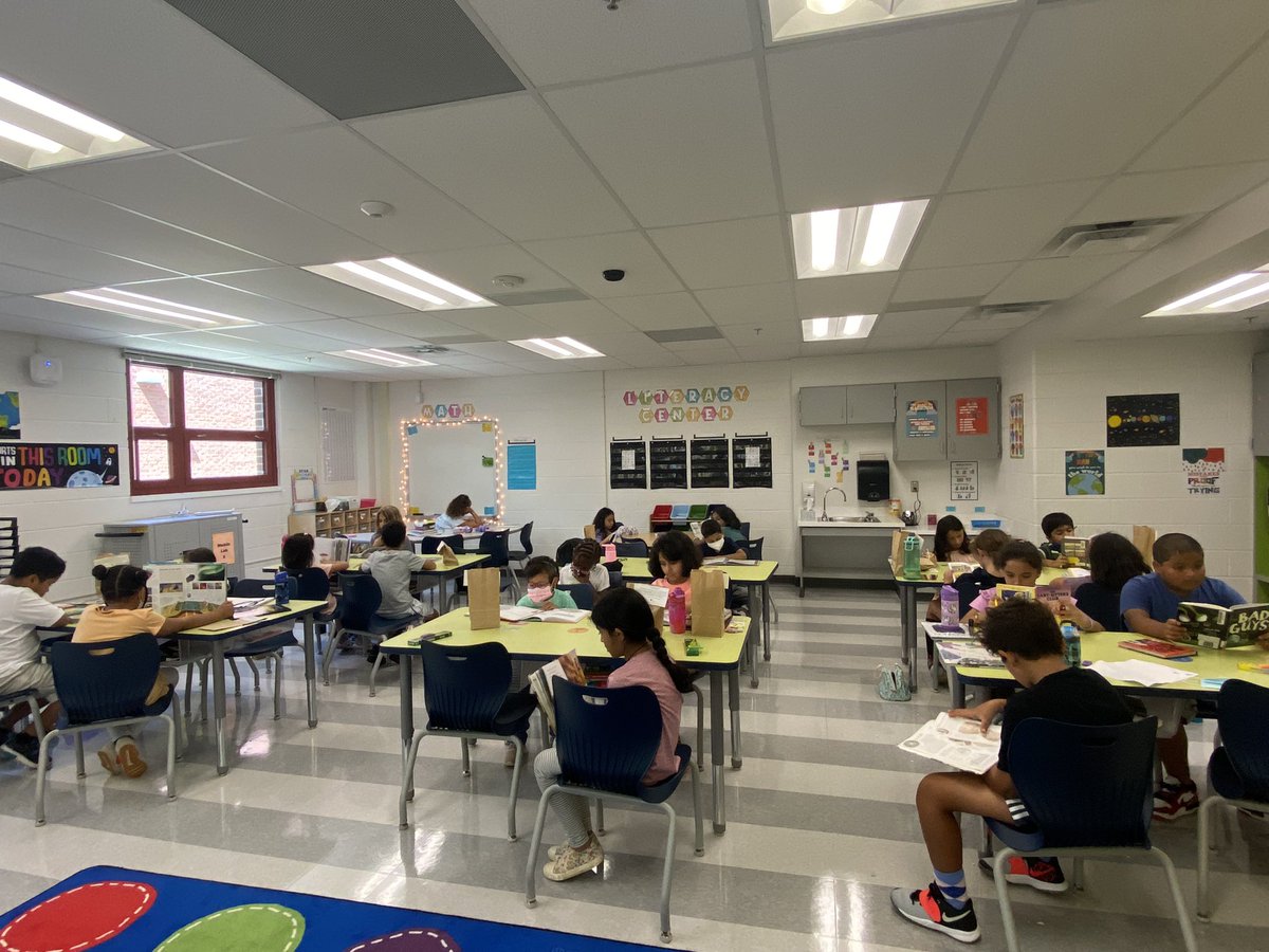 Look at all of these 3rd graders practicing their reading stamina! 📚 so proud!