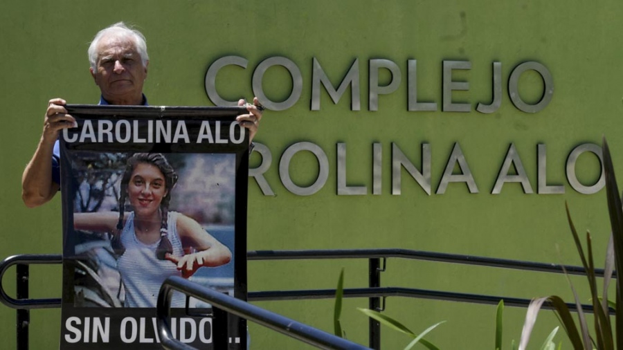 ZNVISION's tweet photo. Confirmaron la perimetral de 300 kilómetros y Tablado no puede volver a la casa donde asesinó a Aló
#300kilómetros #Aló #Cámara #casadonde #confirmaron #perimetral #Tablado
https://t.co/Jqm0V9JX2r https://t.co/3OfUDdULSK