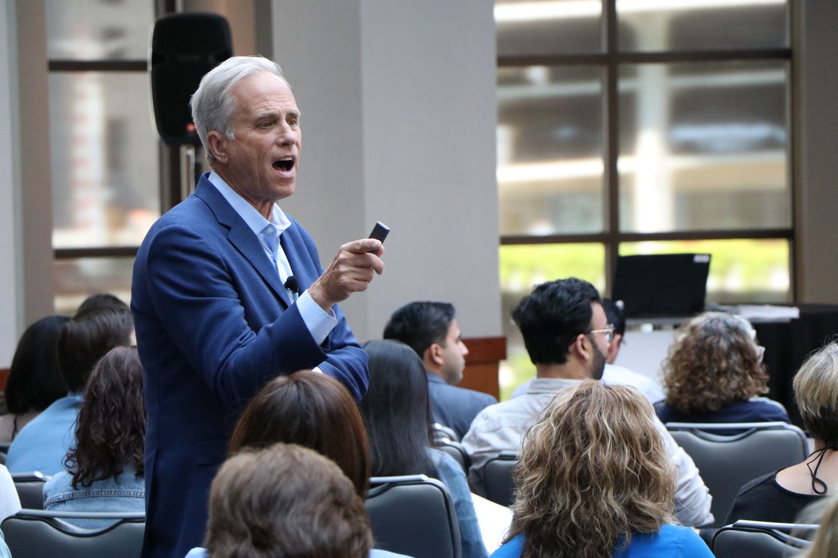 WorldatWork's tweet photo. Standing room only for David Cichelli's session at #SalesComp22! Great discussion on how global #salescompensation managers are addressing program governance, administration, design practices, plan assessment, and design worldwide. https://t.co/fEm1dtA9zN