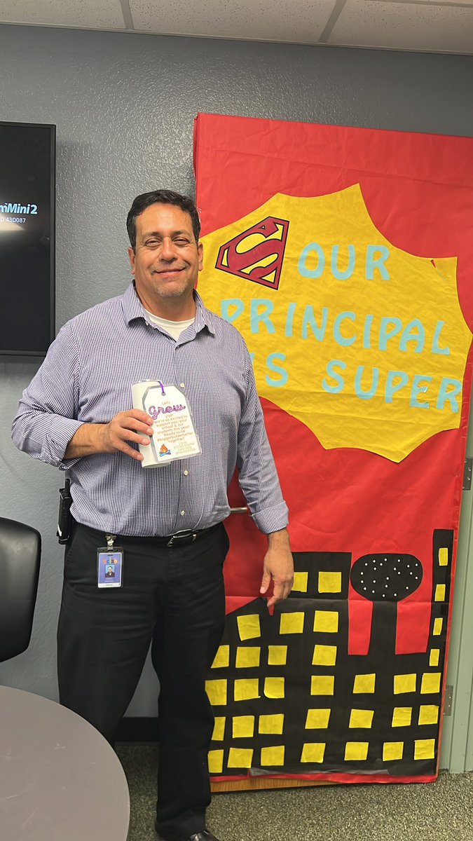 Mr. Martinez would like to thank <a href="/LTavarezECISD/">𝐋𝐚𝐮𝐫𝐞𝐧 Ŧ𝐚𝐯𝐚𝐫𝐞𝐳, CETL</a> for his new cup. Murry Fly appreciates your support!!!
