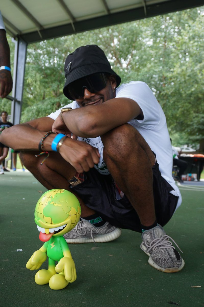 KEYTHEQUE's tweet photo. Peace in the City Neighborhood Clean up was a success. S/O to everyone who helped make this event happen. S/O the gang @EarthGang @SinceThe80s @THEABIEAGENCY #PeaceInTheWild
📸: @JayTheeeKid https://t.co/XUeRudxrye