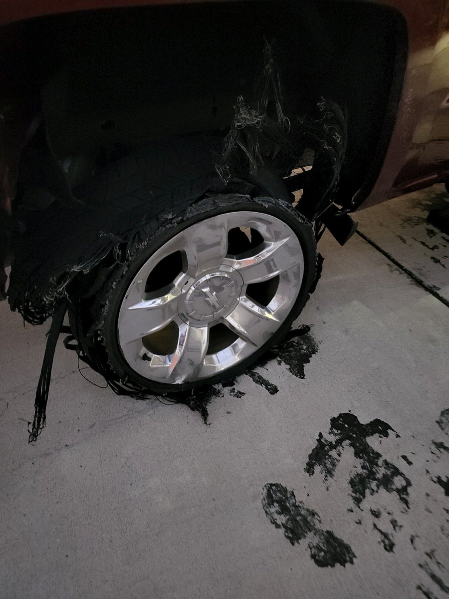 imJaimeAndrade's tweet photo. @goodyear @srgiohdez12 hi I've always had a great experience with #goodyear but explain this! #STEVEMCCLELLAN #RYANPATTERSON #Chrishelsel
#goodyeartires you guys might want to root cause this #tire #tireblowout #tiredamage https://t.co/owYvMM58lY