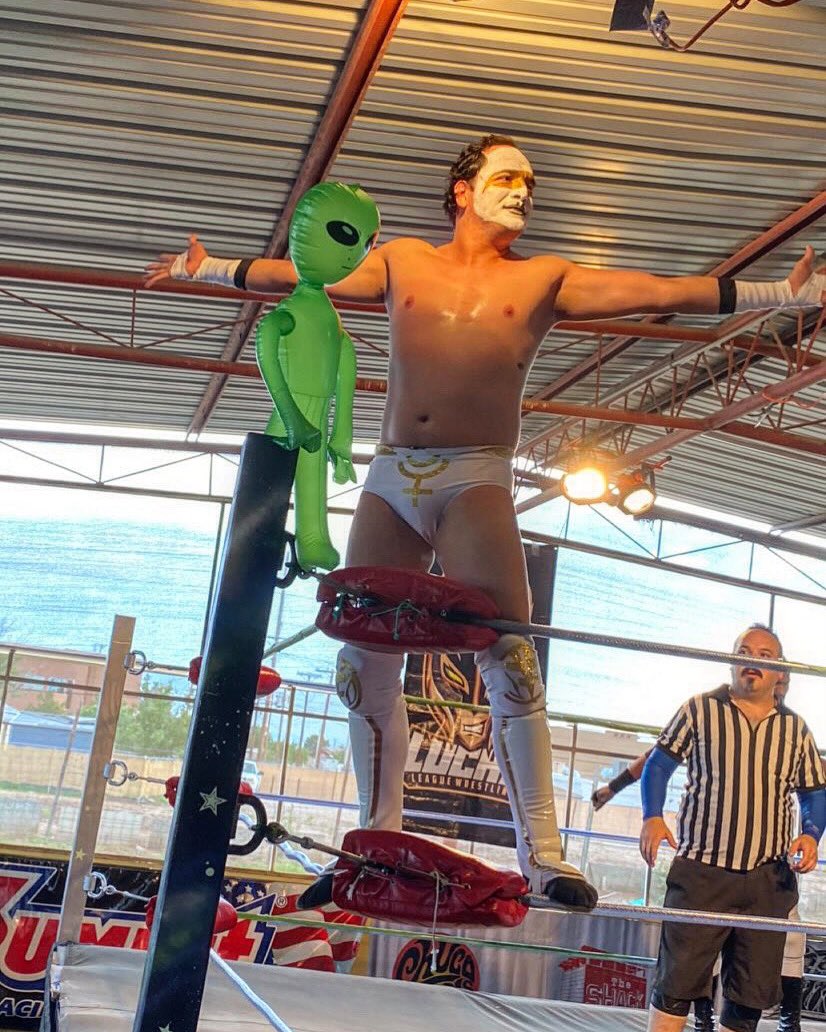 PlutoMarsAttack's tweet photo. Thank you @lucha_league_wrestling hope to see all of Plütos Hümans in El Paso again soon. #luchaleague #luchalibre #frankstone #plutomars #wwe #aew #prowrestling #texaswrestling https://t.co/scHtzt3wmL