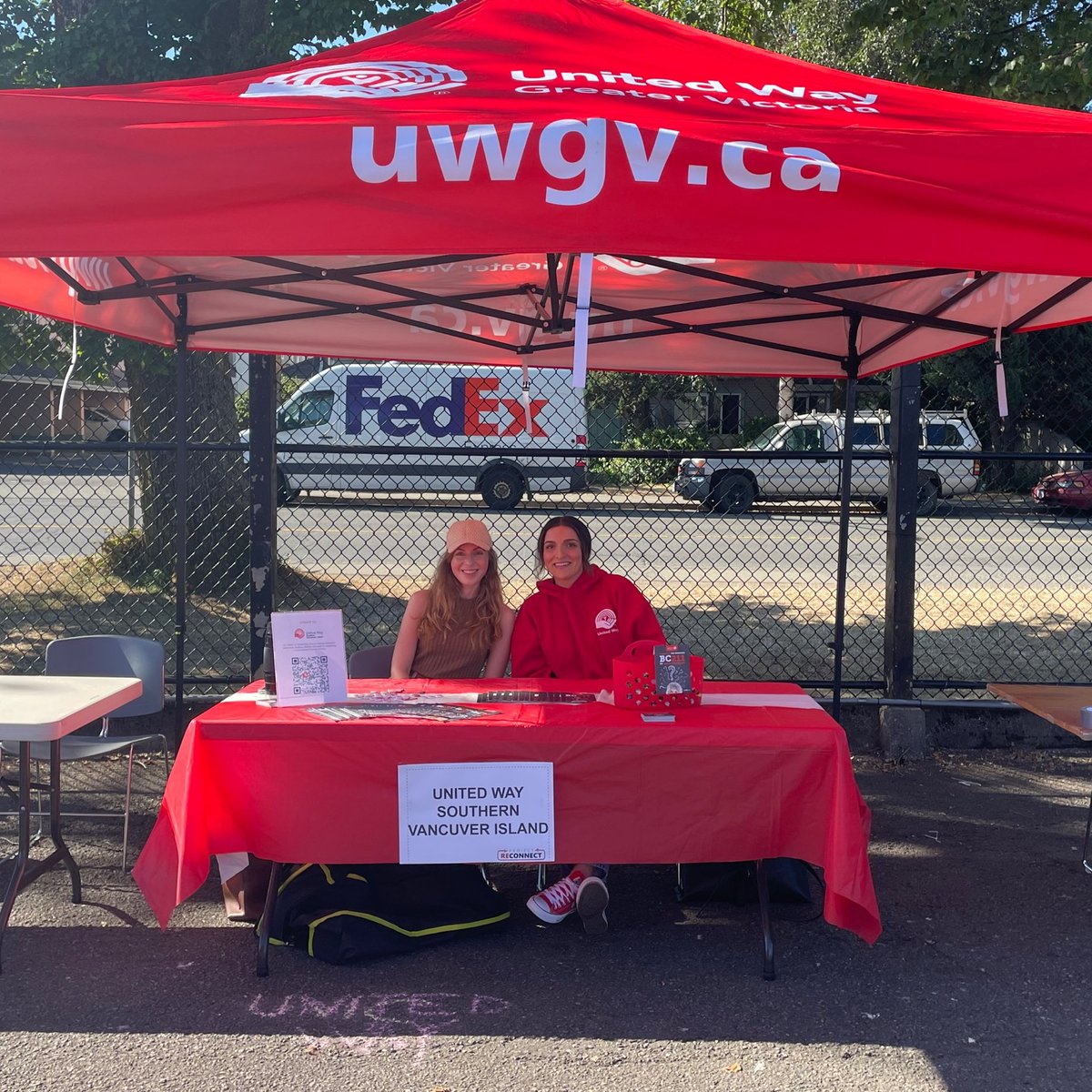 unitedwaybcsvi's tweet photo. 👋 Say hello to our lovely team in #RoyalAthleticPark, 1014 Caledonia Ave &amp; Vancouver Street Plaza for #ProjectReconnect! Let's help our community members experiencing #homelessness and #poverty with access to free services, resources, and more right here in #yyj.
#locallove https://t.co/9d0eNbM8pu