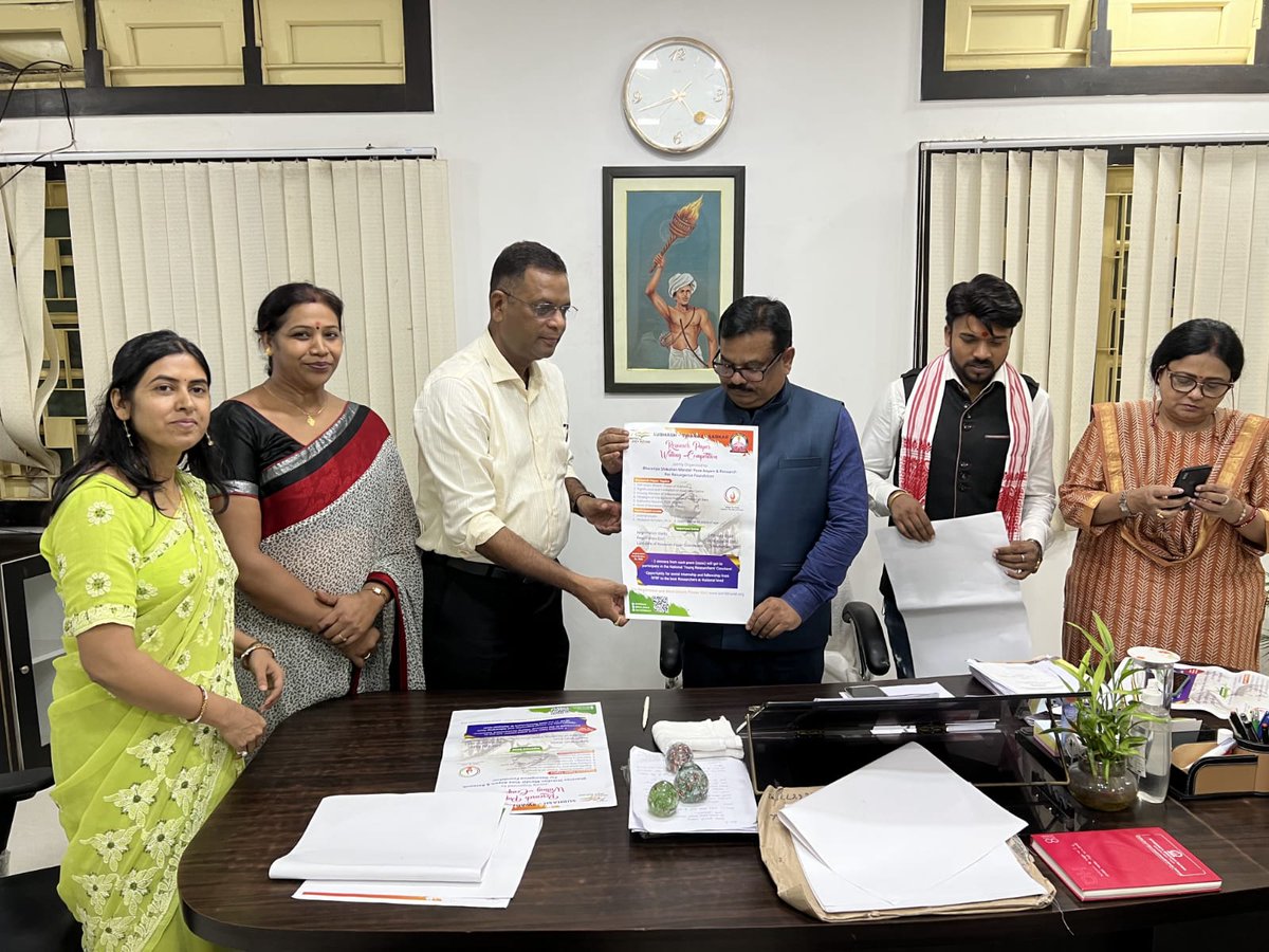 RFRFoundation's tweet photo. "सुभाष स्वराज सरकार"
शोध पत्र लेखन प्रतियोगिता का पोस्टर लोकार्पण डॉ. श्यामा प्रसाद मुखर्जी विश्वविद्यालय के आदरणीय कुलगुरु डॉ. तपन कुमार शांडिल्य जी एवं कुलसचिव डॉ. नमिता सिंह जी द्वारा किया गया। https://t.co/IF5OFuEusc