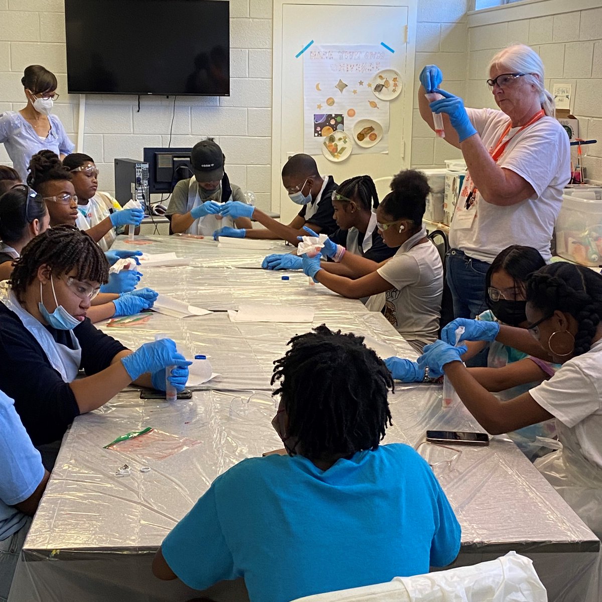 GSKUS's tweet photo. How do you know which plants work best for different environments? Be a Biologist and find out! Our #ScienceInTheSummer program turns students into biologists for the day 🌿 Learn more about the activities and how to do them at home 👇