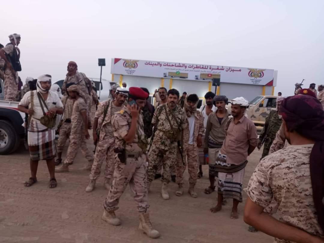 أهل المصالح صورو أبين
أن  أبين  الفخر  بياعه

وحناء  نقول أبين جنوبيه
باتدعس المحتل وتباعه