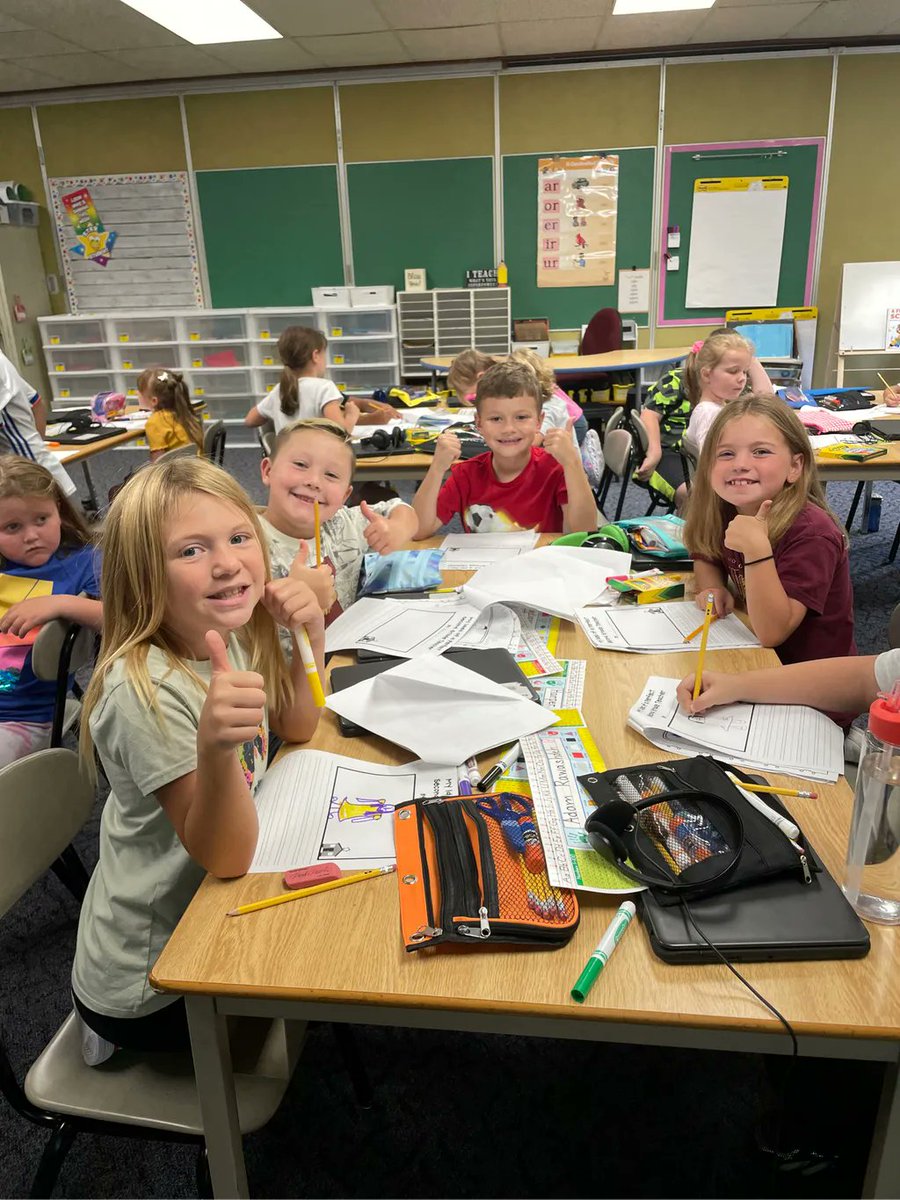 SMFSchools's tweet photo. Mrs. Mormino and her students are all smiles for the new school year! 😁 They are finishing off this beautiful Tuesday with a fun coloring activity to get to know each other better. Such a fun idea! #BuildingBetterBulldogs #BackToSchool #BulldogsAreBack #SMFProud https://t.co/6UEvG2Z0w3