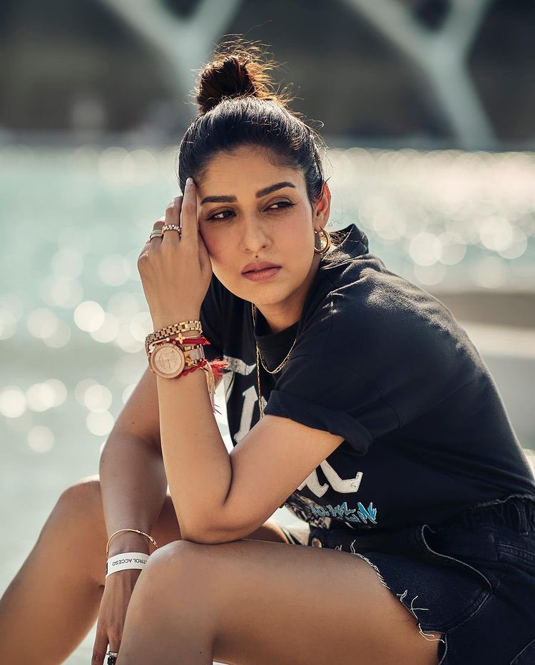 sahebvj's tweet photo. #VikkyNayan 😍🥰🥰
Mr.&.Mrs on vacation
#LadySuperStar #Nayanthara
Waiting for #nayanthara75 🫡😊 https://t.co/4fSAZcN30D