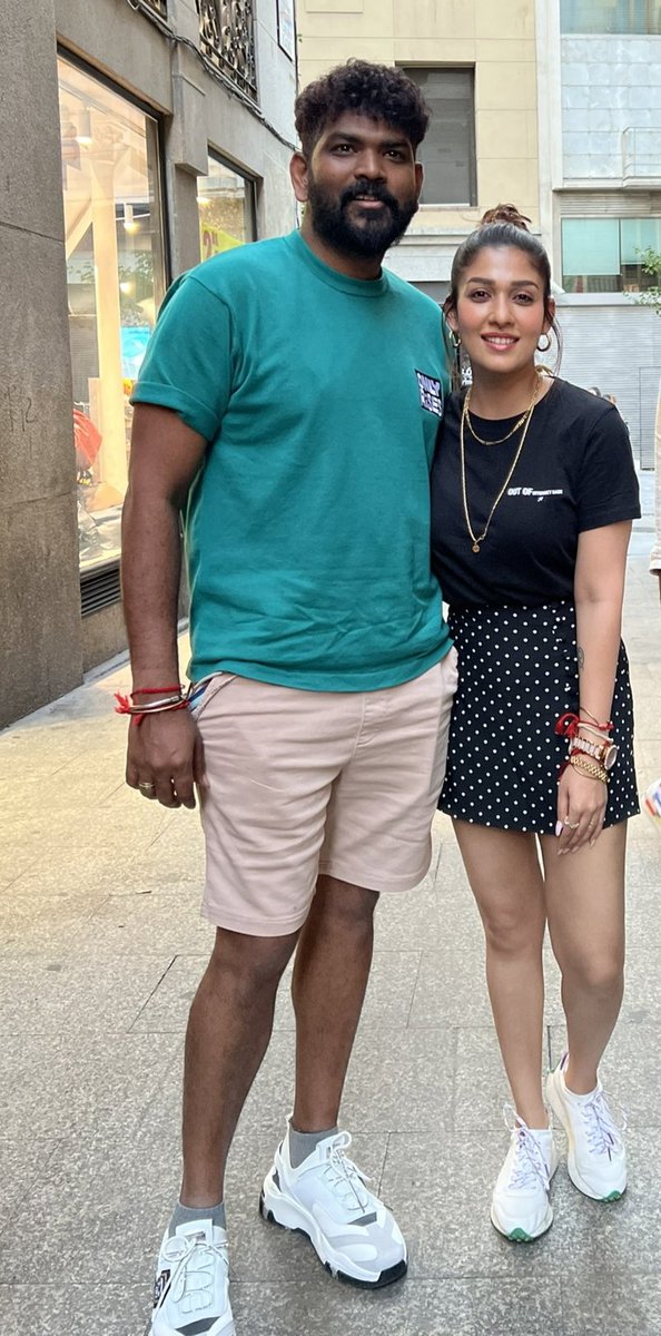 sahebvj's tweet photo. #VikkyNayan 😍🥰🥰
Mr.&.Mrs on vacation
#LadySuperStar #Nayanthara
Waiting for #nayanthara75 🫡😊 https://t.co/4fSAZcN30D