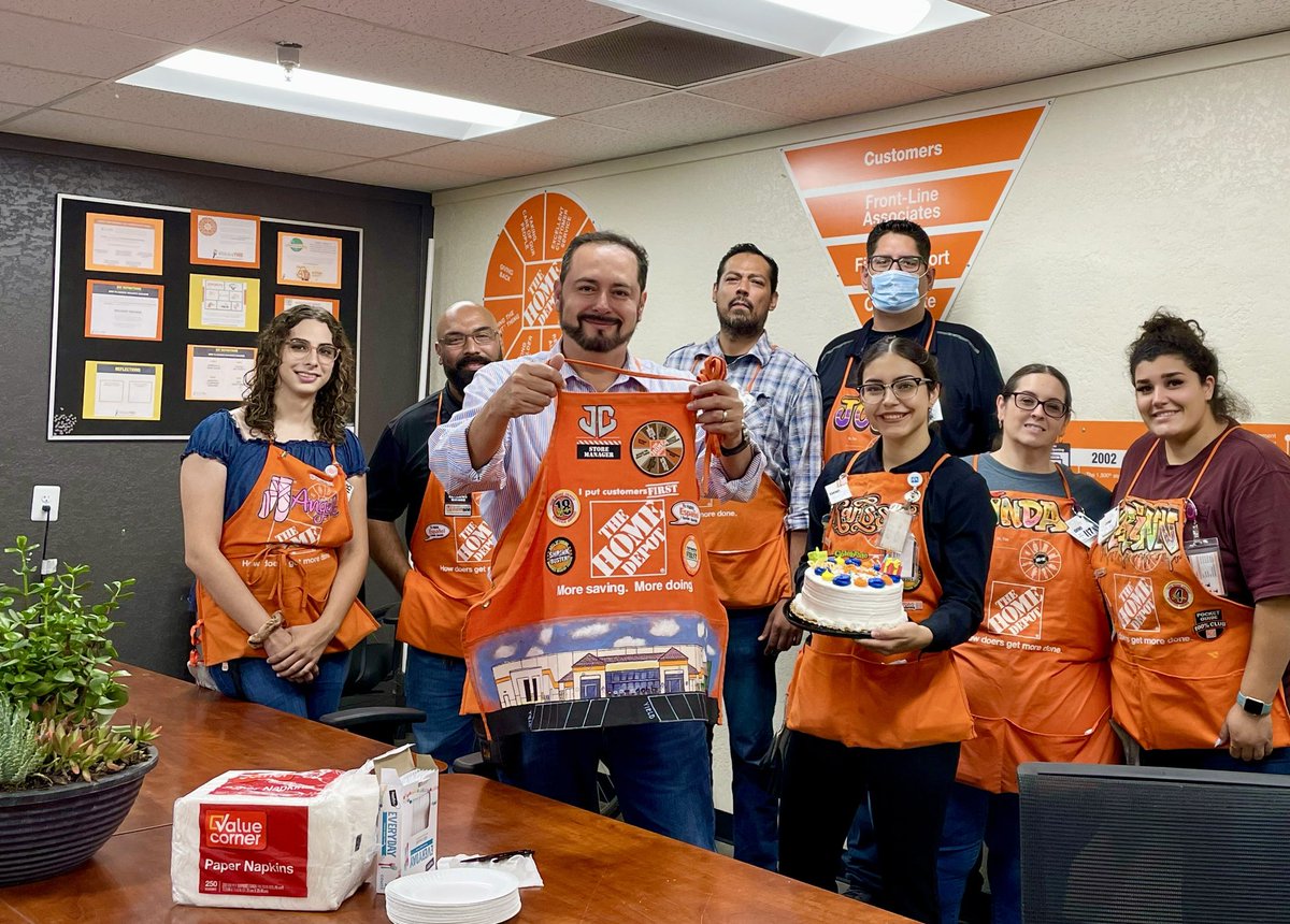 KarissaMaganaHD's tweet photo. Happy 18 year anniversary Juan Carlos! 🎉💥Thank you for always inspiring everyone every single day!✨👏 #THDAnniversary #HD1059 @1059Depot @1059Specialty @oscarinvalen198 @JesusAr96926260 @LindaHD1059 @Steven_Mousseau @ngarcia175 https://t.co/4XjkHQ372F