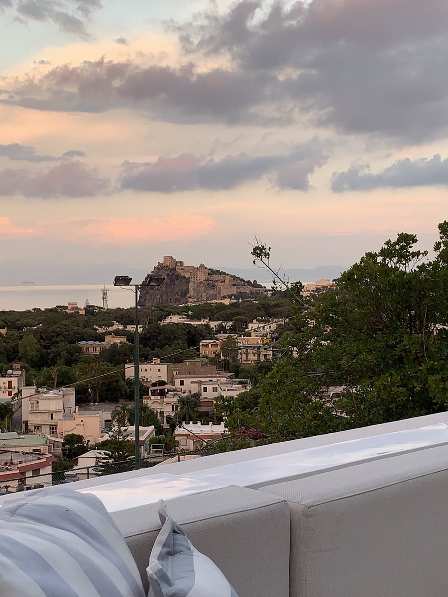 salvatorelauro's tweet photo. #viamare #ischia #castello #aragonese https://t.co/IxrxGSSS6X