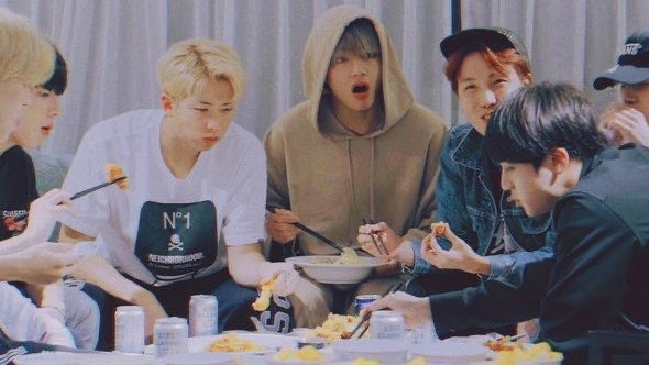 minniegukie's tweet photo. different || #jikookau

özel güçlere sahip olan iki grup birbirleriyle iyi anlaşamıyordu. iki tarafında abisi olarak gördüğü bay kim kaçırılınca onu bulmak için bir araya gelen iki grup birbirlerine katlanamazken jungkook'un jimine aşık olması onları daha da zor duruma sokacaktı. https://t.co/XB19N9Hh5c
